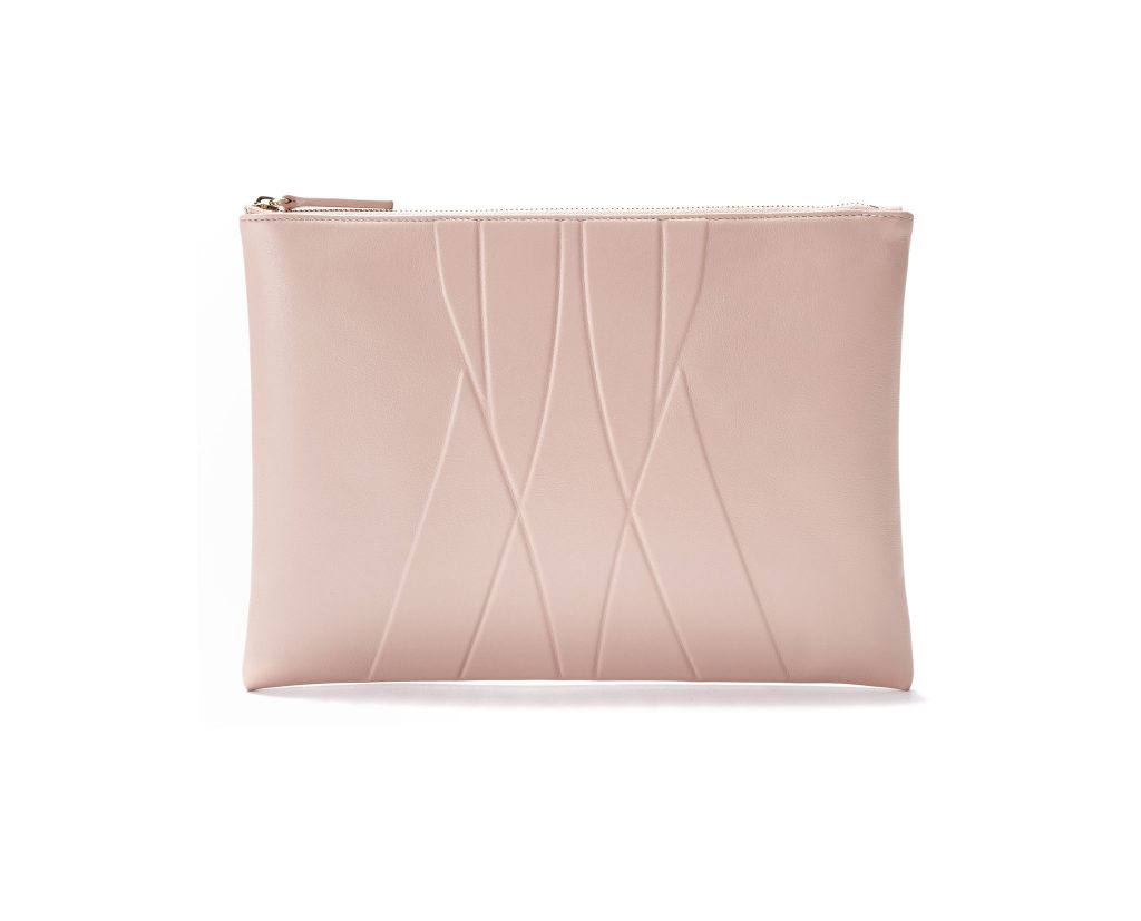 alexa-peng-alesya-orlova-geo-clutch-1